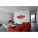 Miroir acrylique Rouge en accord avec ce canapé design